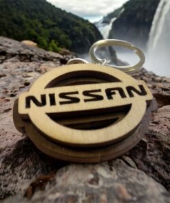 Fa autós kulcstartó Nissan